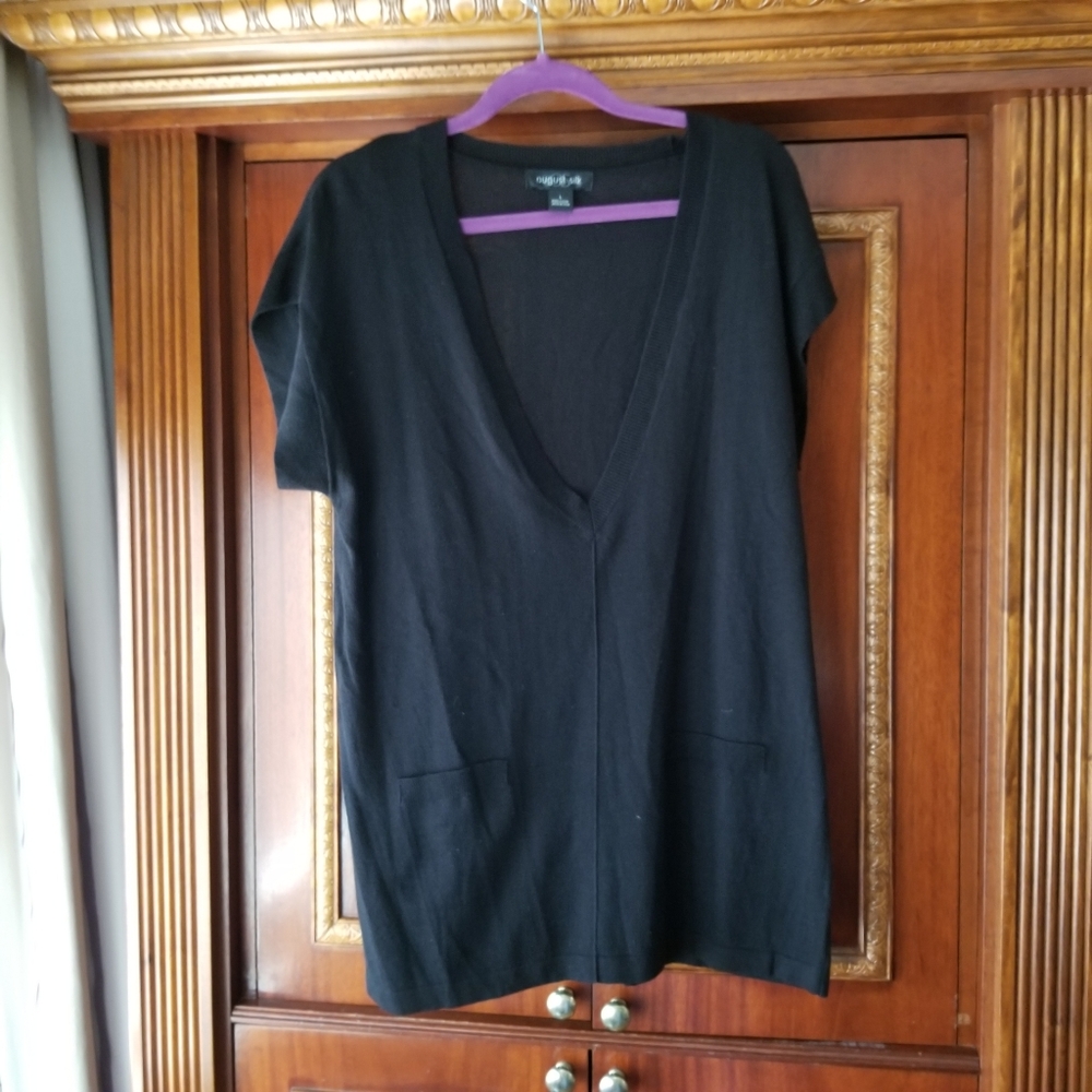 Black light weight tunic